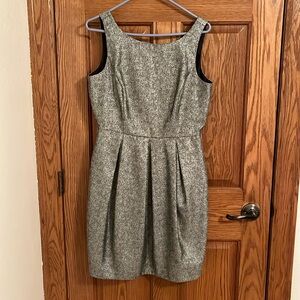 White House black market size 8 with pockets